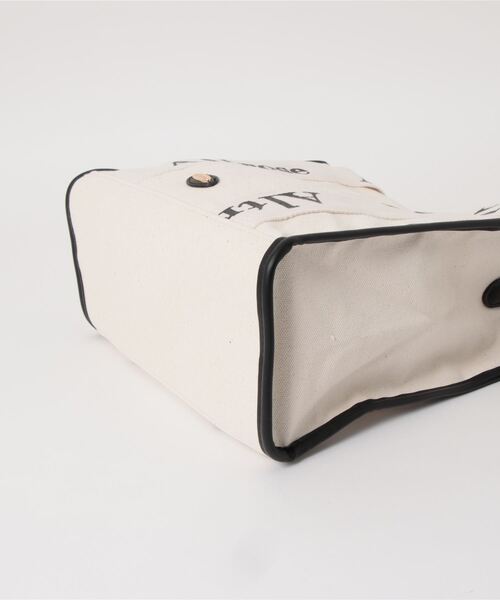 ALTROSE（アルトローズ）の「ロゴテープ パイピング キャンバス 2WAY トートバッグ  リリー（トートバッグ・レディース・ブラック/ブルー/ベージュ/ブラウン・FREE）」の6枚目の写真