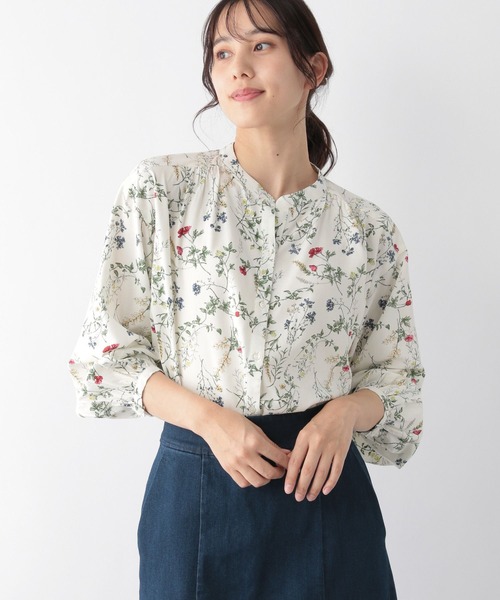 GLOBAL WORK（グローバルワーク）の「さらさらリラックスプリントブラウス長袖/163457（シャツ/ブラウス・レディース・ホワイト系その他/ベージュ系その他/ホワイト系その他3/ブラウン系その他/ホワイト系その他5/ブラック系その他2/ブラック系その他/ホワイト系その他2/ホワイト系その他4/ネイビー系・SMALL/MEDIUM/LARGE）」の6枚目の写真