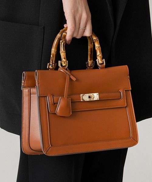LE VERNIS(ル・ベルニ)の「LE VERNIS(ル・ベルニ)LOU BOSTON BAG(ショルダーバッグ・レディース・キャメル/ブラック・FREE)」の4枚目の写真