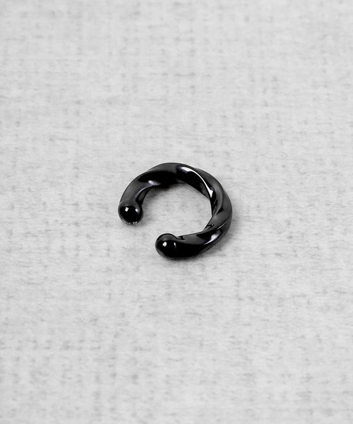 LION HEART（ライオンハート）の「LH-1 イヤーカフ（イヤーカフ・メンズ・シルバー/ブラック系その他/シルバー系その他/ブラック系その他2/ブラック系その他3/シルバー系その他2/シルバー系その他3/シルバー系その他4/ライトブラック・ONE SIZE）」の4枚目の写真