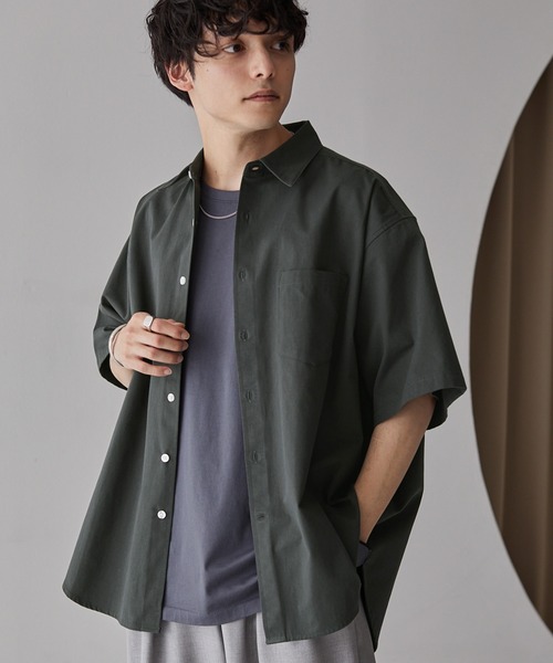 MONO-MART（モノマート）の「ワイドリラックスレギュラーカラーS/Sシャツ（シャツ/ブラウス・メンズ・ブラック/ブルー/ベージュ/ホワイト/ライトグレー/ブルー系/ベージュ系/グリーン系/ブラック系1/チャコールグレー/グレー系1/ブルー系2・L/M）」の5枚目の写真