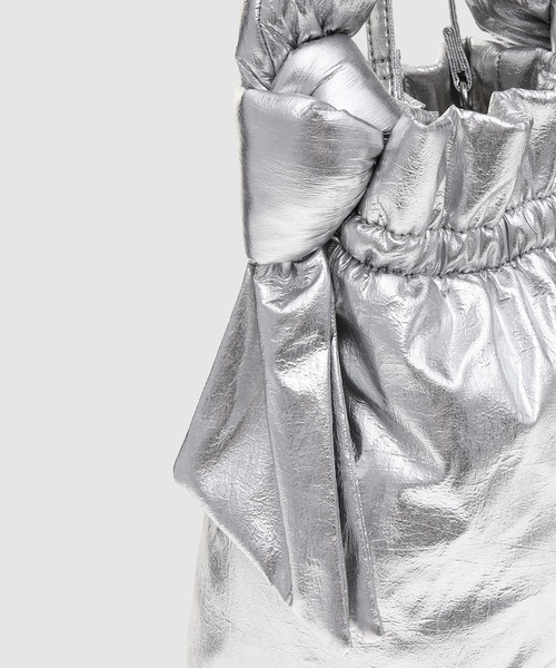 GANNI（ガニー）の「Occasion Top Handle Knot Bag Silver