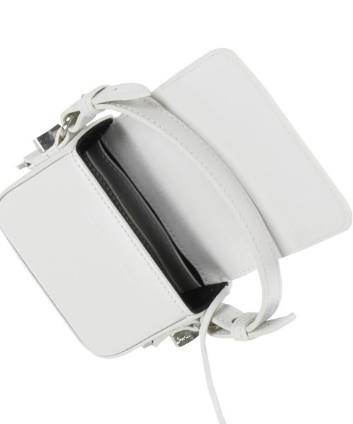 off white（オフホワイト）の「DIAG BABY FLAP BAG（ショルダーバッグ・レディース・ホワイト・ONE SIZE）」の7枚目の写真