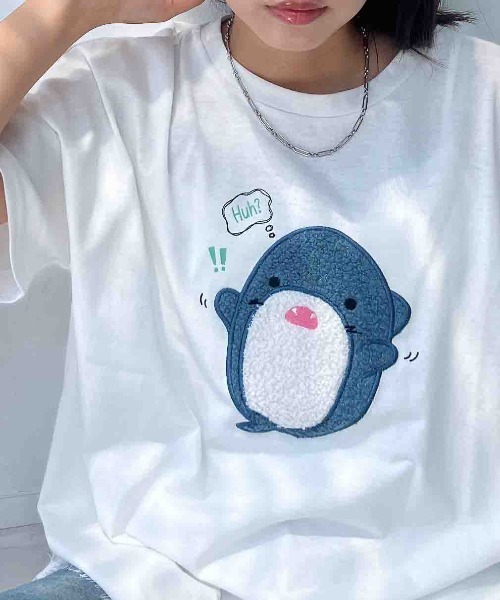 AS KNOW AS plus(アズノゥアズプラス)の「〇ふわふわアニマルTシャツ(Tシャツ/カットソー・レディース・ホワイト系2/ブラック系2/ベージュ系2/ネイビー系2/ブラック系3/ブルー系3/ホワイト系3/ベージュ系3/ホワイト系4/ブラック系4/ブルー系4/ラベンダー/ブラック系5/アイボリー系5/ホワイト系5/ブルー系5/アイボリー系6/ブルー系6/ホワイト系6/ブラック系6/ブラック系7/ブルー系7/ホワイト系7/グリーン系7/ブルー系8/ネイビー系8/ブラック系8/ホワイト系8/ホワイト系9/ブラック系9/ブルー系9/アイボリー系9/ネイビー系/ブラック系/ブルー系/ホワイト系/ホワイト系その他/グリーン系その他/ブルー系その他/ブラック系その他・FREE)」の2枚目の写真
