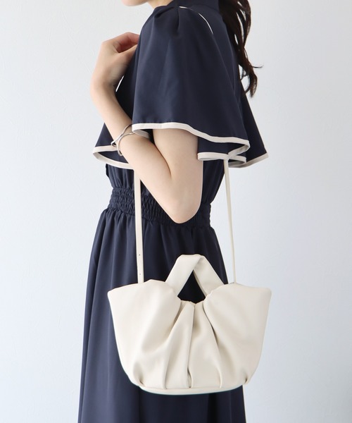 BLUEEAST（ブルーイースト）の「ギャザーハンドバッグ（ハンドバッグ・レディース・ブラック/ホワイト/ブラウン・FREE）」の2枚目の写真