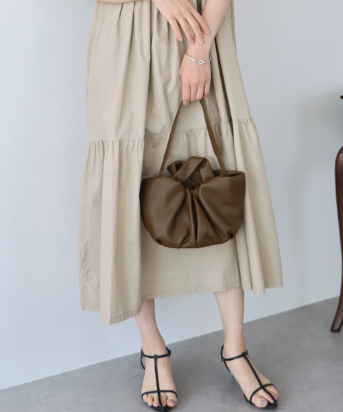 BLUEEAST（ブルーイースト）の「ギャザーハンドバッグ（ハンドバッグ・レディース・ブラック/ホワイト/ブラウン・FREE）」の17枚目の写真