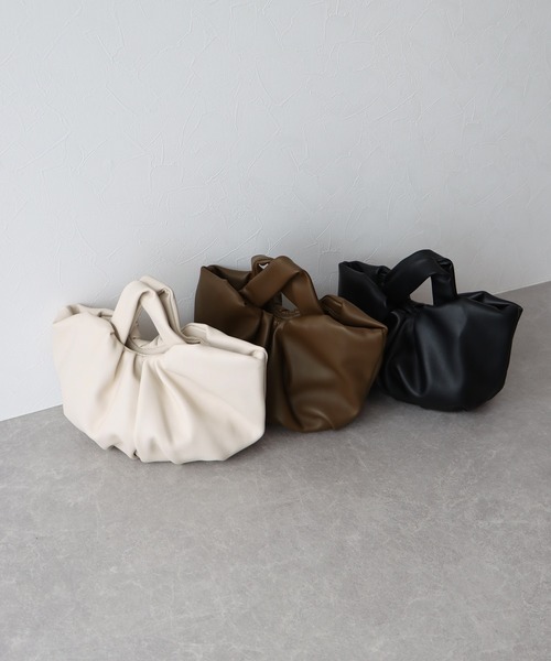 BLUEEAST（ブルーイースト）の「ギャザーハンドバッグ（ハンドバッグ・レディース・ブラック/ホワイト/ブラウン・FREE）」の21枚目の写真