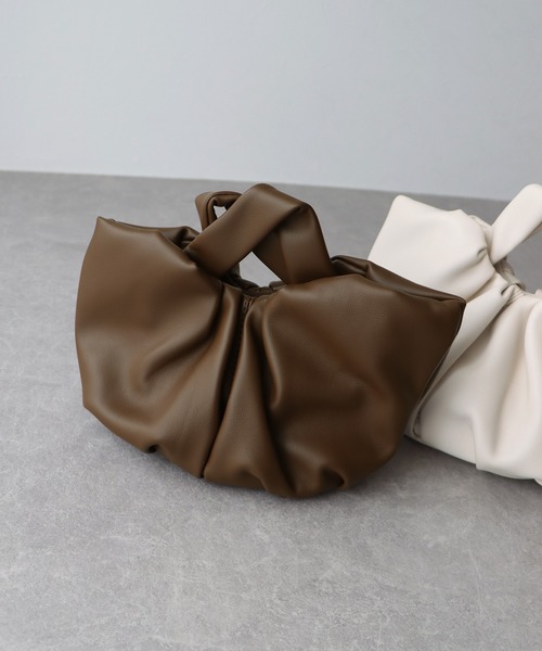 BLUEEAST（ブルーイースト）の「ギャザーハンドバッグ（ハンドバッグ・レディース・ブラック/ホワイト/ブラウン・FREE）」の20枚目の写真