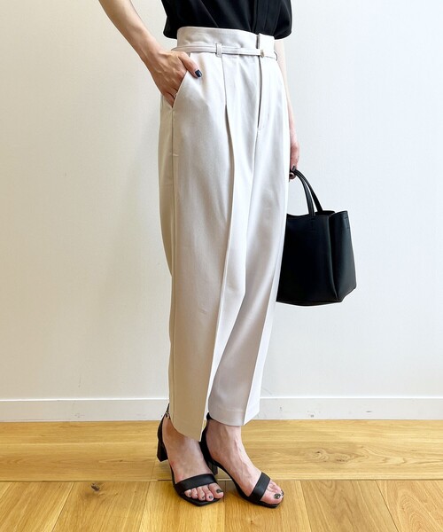 index（インデックス）の「◆リネンタッチ センタープレステーパードパンツ【イージーケア/洗濯機洗い可】（その他パンツ・レディース・ブラウン系/ライトグレー/ライトブルー/ブラック・34/36/38/40/42）」の3枚目の写真