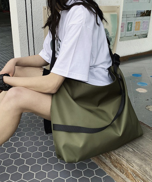 c.u.l(シーユーエル)の「ユニセックス ナイロン ショルダーバッグ cula655(ショルダーバッグ・レディース・カーキ/ブラック・FREE)」の1枚目の写真
