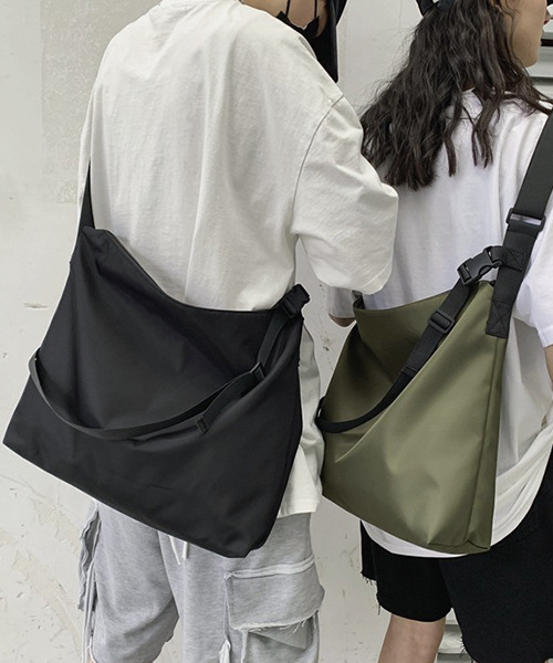 c.u.l(シーユーエル)の「ユニセックス ナイロン ショルダーバッグ cula655(ショルダーバッグ・レディース・カーキ/ブラック・FREE)」の5枚目の写真