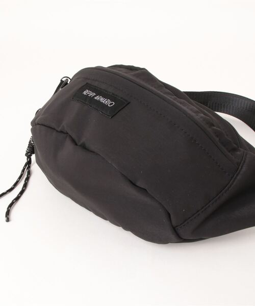 repipi armario(レピピ アルマリオ)の「シンプルボディBAG(ボディバッグ/ウエストポーチ・キッズ・アイボリー/ブラック/サックスブルー・FREE)」の22枚目の写真