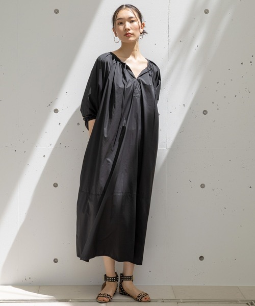 HEREIAM(ヘレイアム)の「【HEREIAM】撥水/フラッターカフタンドレス ※レッド30カラーWEB先行販売(ワンピース・レディース・オリーブ/レッド/ブラック・SMALL/MEDIUM)」の3枚目の写真