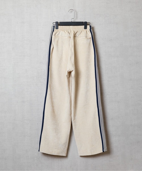 【セール】/cuffne(カフネ)/Wide straight velor track pants ワイドストレートベロアトラックパンツ(その他パンツ)|cuffne(カフネ) 【セール】/cuffne(カフネ)/Wide straight velor track pants ワイドストレートベロアトラックパンツ(その他パンツ)|cuffne(カフネ)