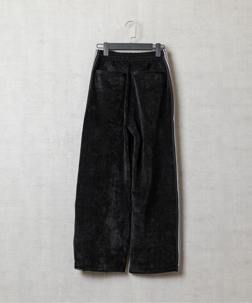 【セール】/cuffne(カフネ)/Wide straight velor track pants ワイドストレートベロアトラックパンツ(その他パンツ)|cuffne(カフネ) 【セール】/cuffne(カフネ)/Wide straight velor track pants ワイドストレートベロアトラックパンツ(その他パンツ)|cuffne(カフネ)