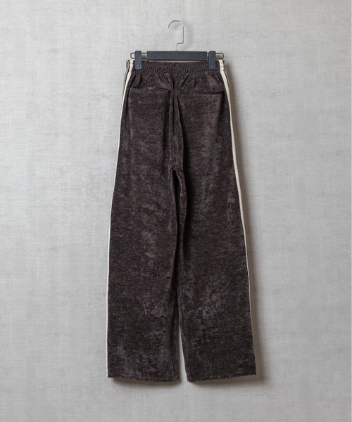 【セール】/cuffne(カフネ)/Wide straight velor track pants ワイドストレートベロアトラックパンツ(その他パンツ)|cuffne(カフネ) 【セール】/cuffne(カフネ)/Wide straight velor track pants ワイドストレートベロアトラックパンツ(その他パンツ)|cuffne(カフネ)