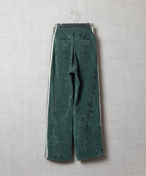 【セール】/cuffne(カフネ)/Wide straight velor track pants ワイドストレートベロアトラックパンツ(その他パンツ)|cuffne(カフネ) 【セール】/cuffne(カフネ)/Wide straight velor track pants ワイドストレートベロアトラックパンツ(その他パンツ)|cuffne(カフネ)