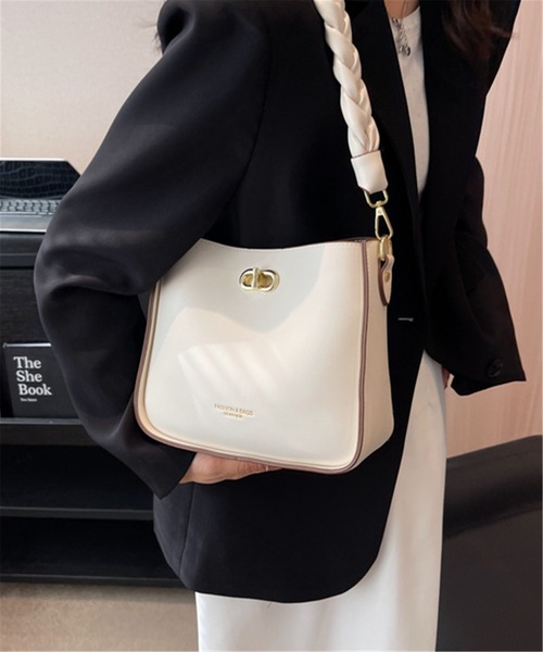 LA VORAGINE(ラ ヴォラジネ)の「2wayスクエアショルダーバッグ メッセンジャーバッグ ハンドバッグ(メッセンジャーバッグ・レディース・ブラック/アイボリー/ブラウン・FREE)」の19枚目の写真