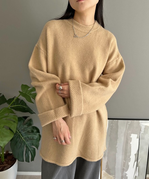 Jewelobe(ジュエローブ)の「ロールアップスリーブオーバーミドルニット(ニット/セーター・レディース・ブラック/アイボリー/グレー/ベージュ・FREE)」の1枚目の写真