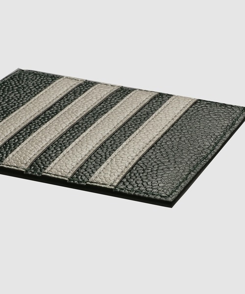 THOM BROWNE（トムブラウン）の「SINGLE CARD HOLDER W/ NOTE COMPARTMENT u0026 4 BAR IN PEBBLE GRAIN LEATHER（カードケース・メンズ・ダークグリーン・ONE SIZE）」の4枚目の写真