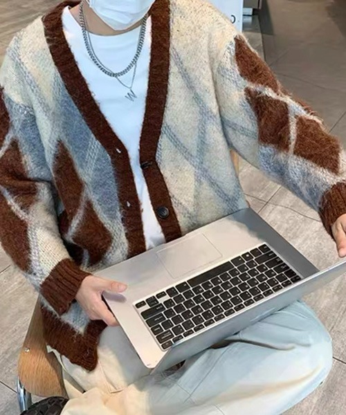 ALL RUNS（オールランズ）の「▲アーガイル柄カーディガン Vネック オーバーサイズ（カーディガン/ボレロ・メンズ・ブラウン・L/2XL/XL）」の5枚目の写真