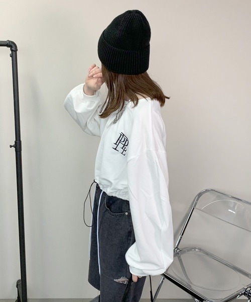 non-hedge(ノンヘッジ)の「裾ドロストロゴショート丈トップス(Tシャツ/カットソー・レディース・オフホワイト/ブラック/グレー・FREE)」の13枚目の写真