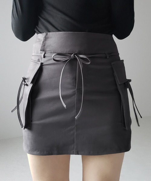 me+em select(ミームセレクト)の「※※【 2WAY 】3ストラップリボンカーゴミニスカート / three strap ribbon cargo mini skirt(スカート・レディース・ブラック/チャコール/ライトグレー・LARGE/MEDIUM/SMALL)」の6枚目の写真