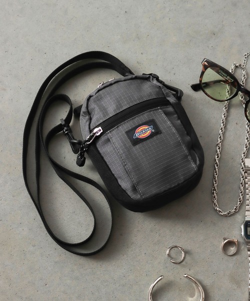 Dickies(ディッキーズ)の「【Dickies】RIPSTOP MT QUICK SHOULDER / ディッキーズ リップストップ ショルダーバッグ(ショルダーバッグ・メンズ・チャコール/カーキ/パープル/ブラック・FREE)」の1枚目の写真