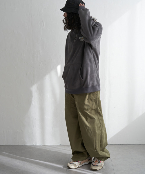 VENCEEXCHANGE（ヴァンスエクスチェンジ）の「フェイクスウェードヒゲ刺繍ハーフZIP（ポロシャツ・メンズ・グレー/チャコールグレー/オフホワイト/ブラウン・L/M）」の10枚目の写真