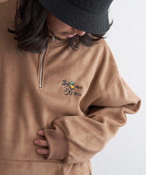 VENCEEXCHANGE（ヴァンスエクスチェンジ）の「フェイクスウェードヒゲ刺繍ハーフZIP（ポロシャツ・メンズ・グレー/チャコールグレー/オフホワイト/ブラウン・L/M）」の9枚目の写真