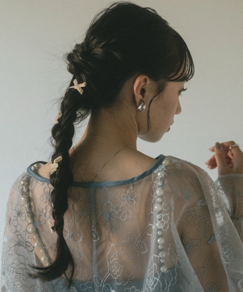 VANNIE U(ヴァニーユー)の「ベロアリボンミニヘアクリップ(バレッタ/ヘアクリップ・レディース・アイボリー/ブラック・FREE)」の7枚目の写真