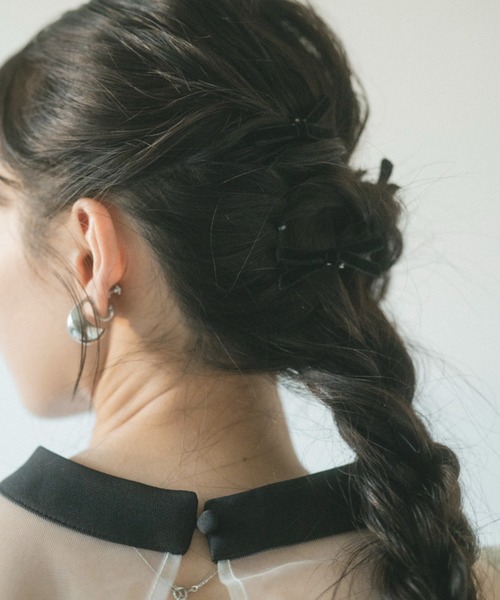 VANNIE U(ヴァニーユー)の「ベロアリボンミニヘアクリップ(バレッタ/ヘアクリップ・レディース・アイボリー/ブラック・FREE)」の11枚目の写真