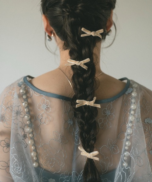 VANNIE U(ヴァニーユー)の「ベロアリボンミニヘアクリップ(バレッタ/ヘアクリップ・レディース・アイボリー/ブラック・FREE)」の5枚目の写真