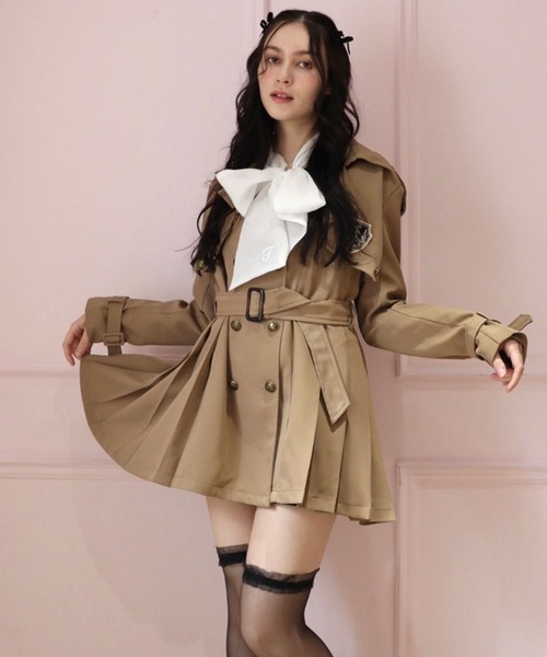 TITTY&CO.（ティティーアンドコー）の「タックプリーツトレンチコート（トレンチコート・レディース・ブラック/ベージュ・SMALL/MEDIUM）」の3枚目の写真