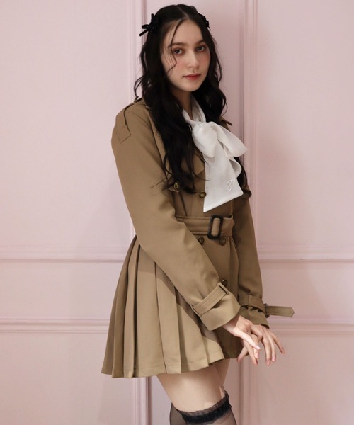 TITTY&CO.（ティティーアンドコー）の「タックプリーツトレンチコート（トレンチコート・レディース・ブラック/ベージュ・SMALL/MEDIUM）」の17枚目の写真