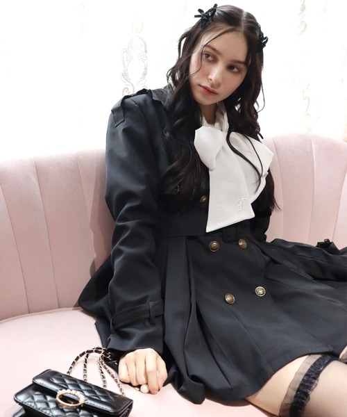 TITTY&CO.（ティティーアンドコー）の「タックプリーツトレンチコート（トレンチコート・レディース・ブラック/ベージュ・SMALL/MEDIUM）」の11枚目の写真