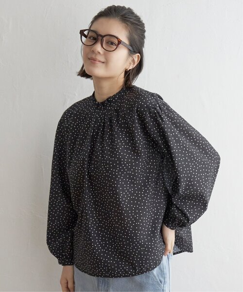 LBC（エルビーシー）の「襟タックフリルブラウス（シャツ/ブラウス・レディース・ライトグレー/ホワイト/ブラック・L/M）」の2枚目の写真