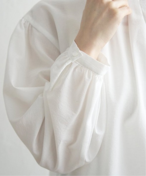 LBC（エルビーシー）の「襟タックフリルブラウス（シャツ/ブラウス・レディース・ライトグレー/ホワイト/ブラック・L/M）」の6枚目の写真