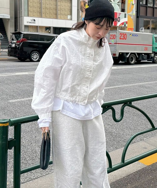 fredy emue（フレディエミュ）の「ナイロンショートブルゾン（ブルゾン・レディース・オフホワイト/カーキ・38）」の9枚目の写真