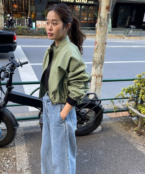 fredy emue（フレディエミュ）の「ナイロンショートブルゾン（ブルゾン・レディース・オフホワイト/カーキ・38）」の18枚目の写真