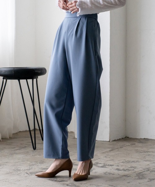 VitaFelice（ヴィータフェリーチェ）の「ふんわりタックカーブパンツ（その他パンツ・レディース・グレー系/ブラック/ブルー/サンドベージュ/イエロー/ベージュ系・FREE）」の5枚目の写真