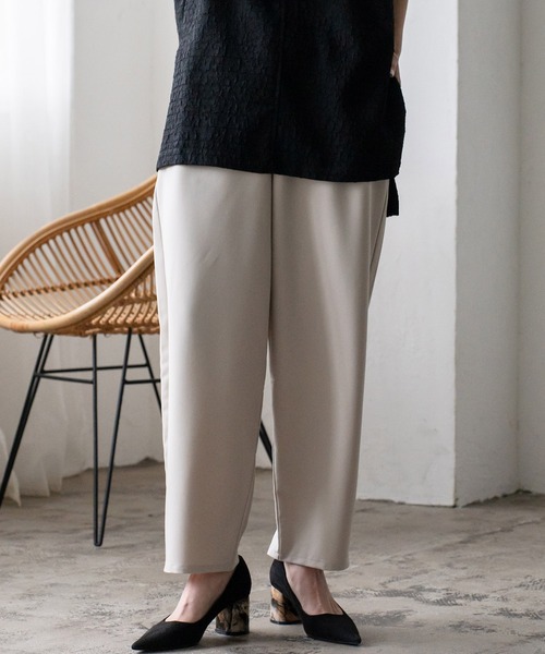 VitaFelice（ヴィータフェリーチェ）の「ふんわりタックカーブパンツ（その他パンツ・レディース・グレー系/ブラック/ブルー/サンドベージュ/イエロー/ベージュ系・FREE）」の4枚目の写真
