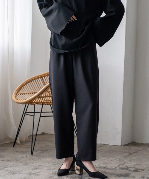 VitaFelice（ヴィータフェリーチェ）の「ふんわりタックカーブパンツ（その他パンツ・レディース・グレー系/ブラック/ブルー/サンドベージュ/イエロー/ベージュ系・FREE）」の2枚目の写真