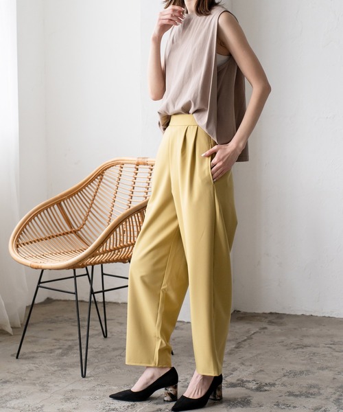 VitaFelice（ヴィータフェリーチェ）の「ふんわりタックカーブパンツ（その他パンツ・レディース・グレー系/ブラック/ブルー/サンドベージュ/イエロー/ベージュ系・FREE）」の9枚目の写真