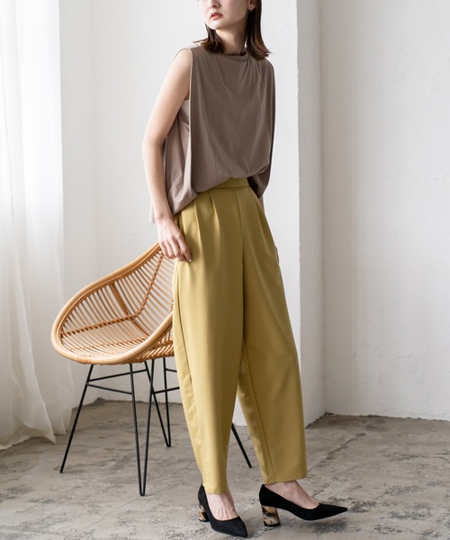 VitaFelice（ヴィータフェリーチェ）の「ふんわりタックカーブパンツ（その他パンツ・レディース・グレー系/ブラック/ブルー/サンドベージュ/イエロー/ベージュ系・FREE）」の10枚目の写真