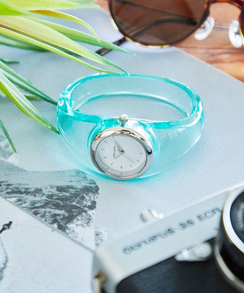 niko and...(ニコアンド)の「クリアバングルウォッチ(アナログ腕時計・レディース・ホワイト/ピンク/ブラウン/グリーン・0)」の1枚目の写真