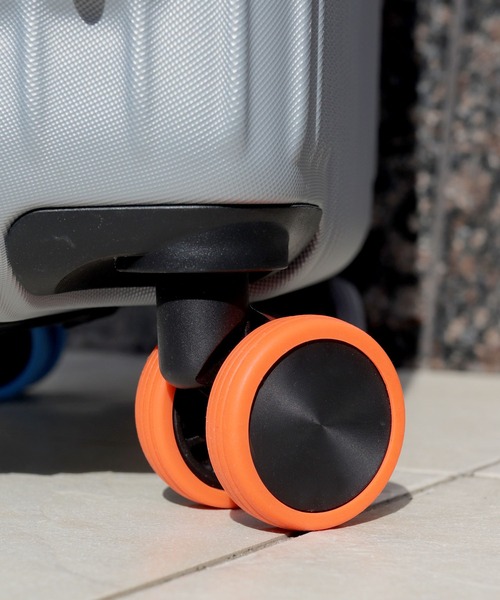 florist(フローリスト)の「【8点+おまけ4点セット】キズ防止・騒音軽減◎スーツケースキャスターシリコン保護カバー(スーツケース/キャリーバッグ・レディース・オレンジ/ブルー/ピンク/グレー/ブラック/パープル・ONESIZE)」の6枚目の写真