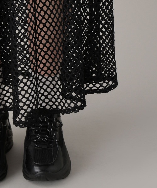 FOREVER 21(フォーエバー トゥエンティーワン)の「【2024SS】メッシュフレアロングスカート(スカート・レディース・アイボリー/ブラック/ブルー・FREE)」の4枚目の写真