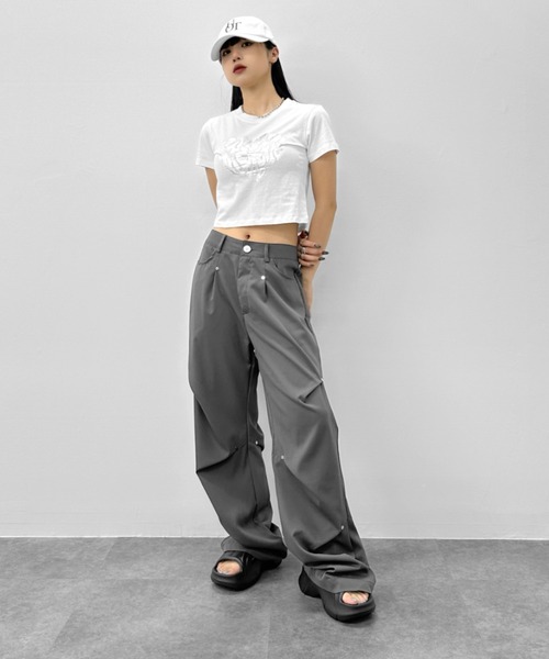 セール】【LVEU.】メタリックハートロゴクロップドTシャツ / トップス