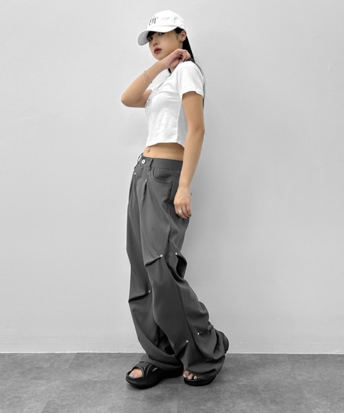 LVEU.(ラブユ.)の「【LVEU.】メタリックハートロゴクロップドTシャツ / トップス カットソー クロップド丈 ショート丈 コンパクト プリント ハート ロゴ メタリック ブラック ホワイト ZOZOTOWN限定(Tシャツ/カットソー・レディース・ホワイト/ブラック・FREE)」の22枚目の写真